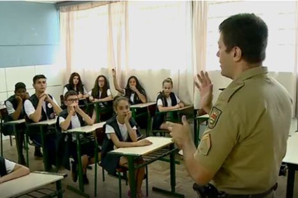 Projeto transforma alunos em 'patrulheiros' contra bullying em Crici�ma