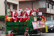 Papai Noel da CDL de Gaspar faz a alegria de crian�as e adultos