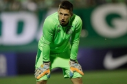 Goleiro Follmann ficou aliviado ao pousar no Brasil, diz mdico da Chapecoense