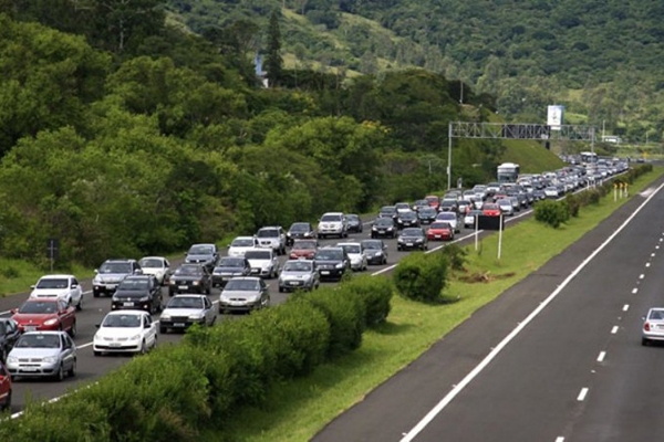 Rodovias de SC devem ter fluxo 20% maior no ver�o