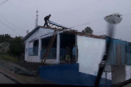 Temporal causa preju�zos a cerca de 100 resid�ncias em Palma Sola, SC