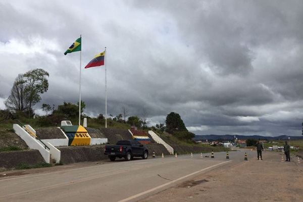 Venezuela reabre fronteira com o Brasil para pedestres