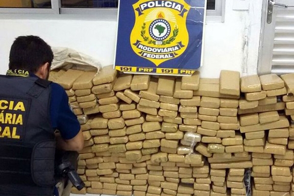 Homem � preso com 259 quilos de maconha em carro roubado e clonado