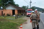 Homem � assassinado com arma de fogo em frente a sua casa em Ilhota
