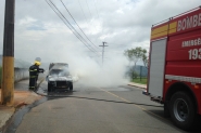 Pane el�trica incendeia carro em Gaspar