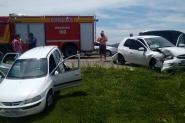 Engavetamento e capotamento envolvem quatro veículos na BR-470, em Gaspar
