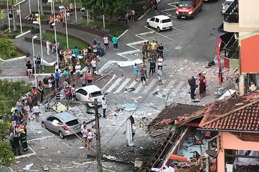 Explos�o destr�i padaria e restaurante em S�o Jo�o Batista