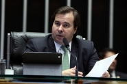 A trs semanas da eleio, parte da oposio estuda apoiar Maia na Cmara