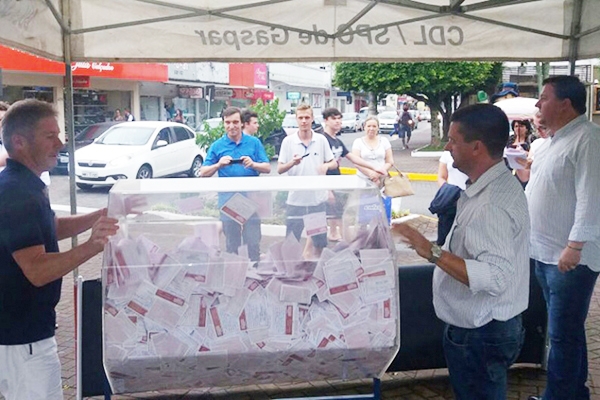 Caminh�o de pr�mios ser� sorteado hoje