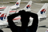 Buscas do voo da Malaysia Airlines so suspensas