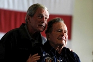 Aos 92 anos, George H. W. Bush  hospitalizado em Houston