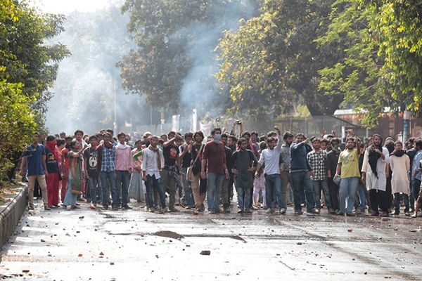 Manifestantes protestam contra usina trmica perto de reserva em Bangladesh