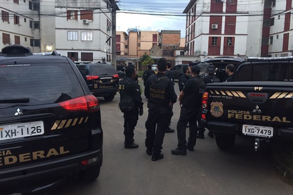 A��o da PF desarticula grupo suspeito de roubar R$ 1 milh�o da Caixa