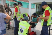 Bandido � desarmado e baleado ap�s roubar carro em Gaspar 