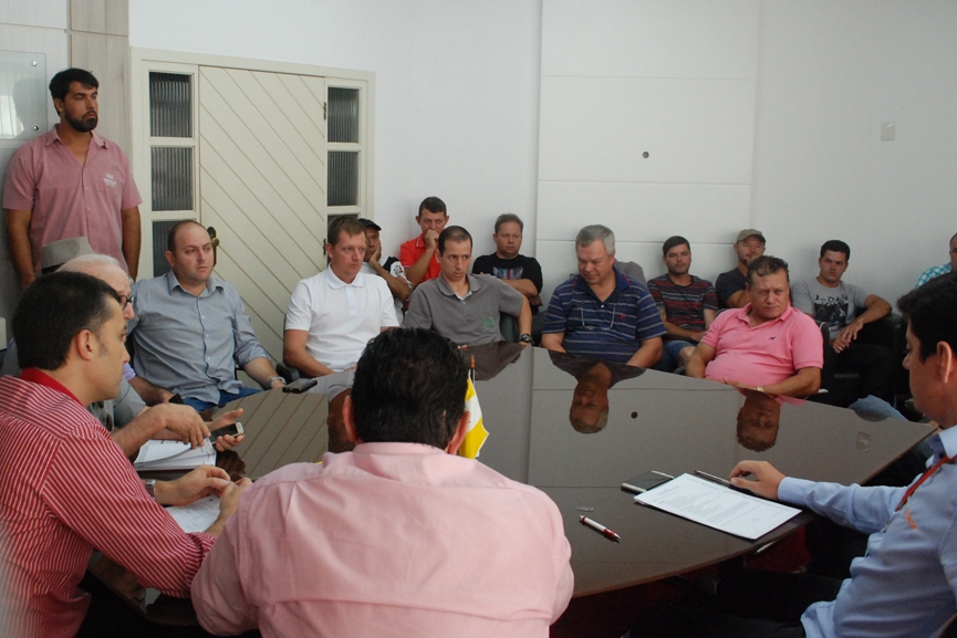 Empres�rios cobram drenagem e pavimenta��o da rua Rodolfo Vieira Pamplona, em Gaspar