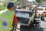 Capotamento deixa casal de idosos ferido no Gasparinho