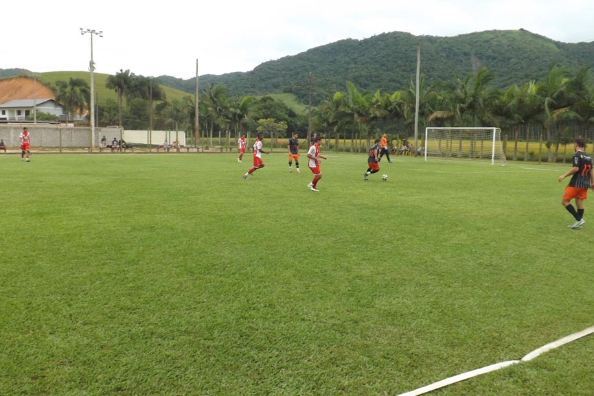 Times entram em campo para primeiro jogo do Campeonato de Patotas Copa Hemmer 