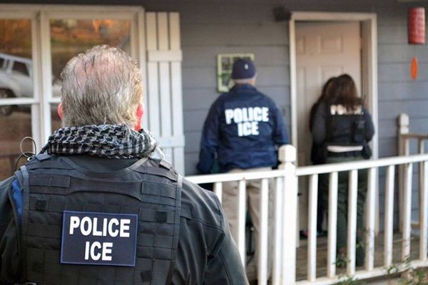 Agentes migratrios detm jovem imigrante ilegal amparado por lei de Obama
