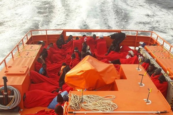 Espanha resgata 59 imigrantes, mas 9 seguem desaparecidos