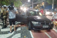 Dois carros s�o depredados ap�s festa de pr�-carnavalem Balne�rio Cambori�