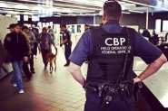 Revistar o celular, exigir senhas, entrar nas redes sociais? O que podem fazer os agentes de imigrao dos EUA
