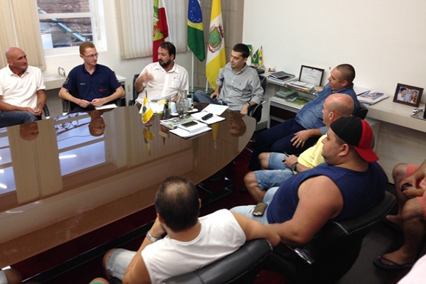 Reajuste de tarifa � pauta de reuni�o entre taxistas e prefeito de Gaspar