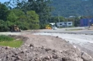 Máquinas trabalham no trevo de acesso à Ponte do Vale, em Gaspar