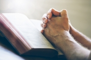 Dia da Oração: cristãos falam sobre conversar com Deus