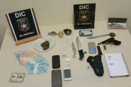 DIC de Blumenau prende homem e apreende adolescente por tráfico de drogas