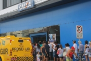 Primeiro dia de saque de FGTS de contas inativas causa aglomeração na Caixa Econômica