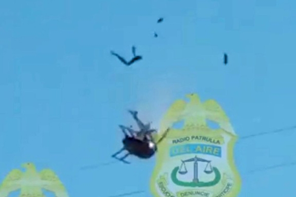 Helicptero toca em fio de alta tenso, cai e explode, matando 4 no Mxico