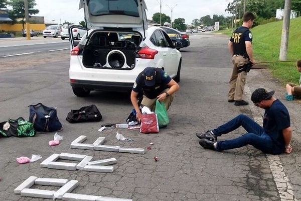 Sete pessoas s�o presas em rodovias federais de SC por tr�fico de drogas