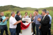 Governador Raimundo Colombo inaugura asfalto do bairro Macuco, em Gaspar