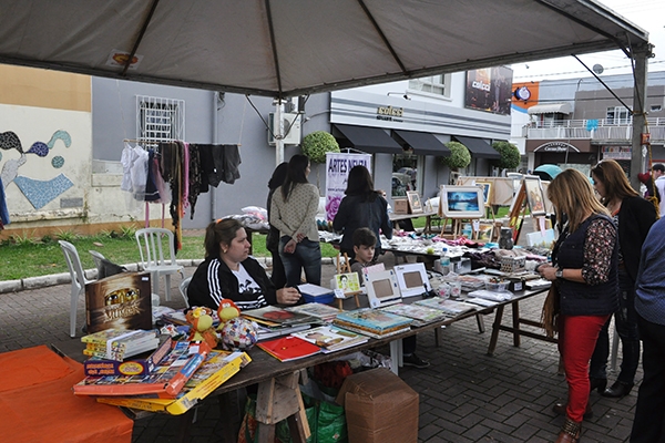 Domingo é dia de Mercado de Pulgas