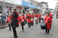 Tradicional desfile de aniversário movimenta o Centro de Gaspar