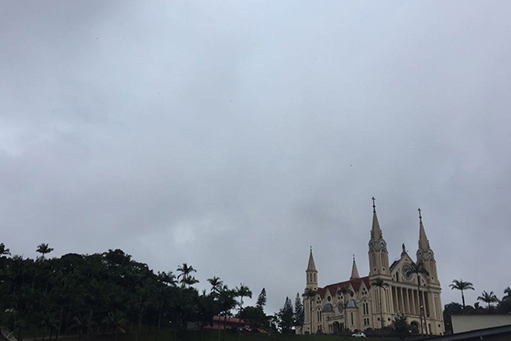 Outono come�a com tempo nublado em Santa Catarina