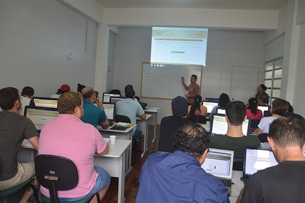 Prefeituras catarinenses se qualificam para atendimento de propriet�rios rurais 