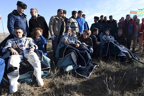 Astronautas em misso na Estao Espacial Internacional retornam  Terra 