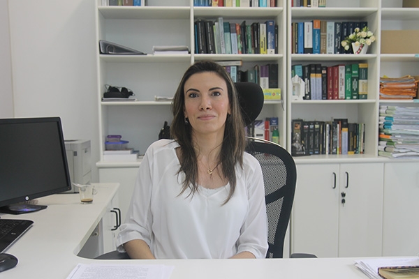 Promotora Débora Nicolazzi apresenta relatório de ações e carências de Gaspar