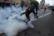Manifestantes contra e pr Maduro vo s ruas na Venezuela 