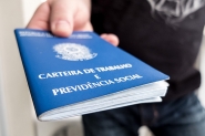 Brasil volta a perder postos de emprego com carteira assinada em maro