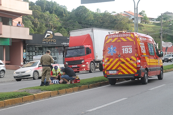 Homem � atropelado na Avenida das Comunidades, no Centro de Gaspar 