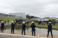 Contra reforma da Previdncia, agentes penitencirios protestam em frente ao Congresso
