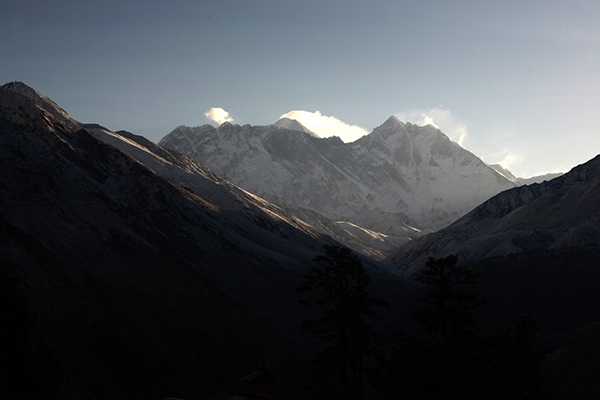 Sul-africano que tentou escalar o Everest sem autorizao  multado em US$ 22 mil