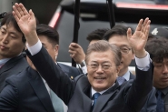 Trump e novo presidente sul-coreano acertam estreitar laos ante ameaa da Coreia do Norte