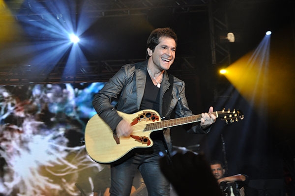 Cantor Daniel se apresenta em Brusque no Dia das M�es