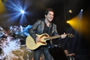 Cantor Daniel se apresenta em Brusque no Dia das Mães