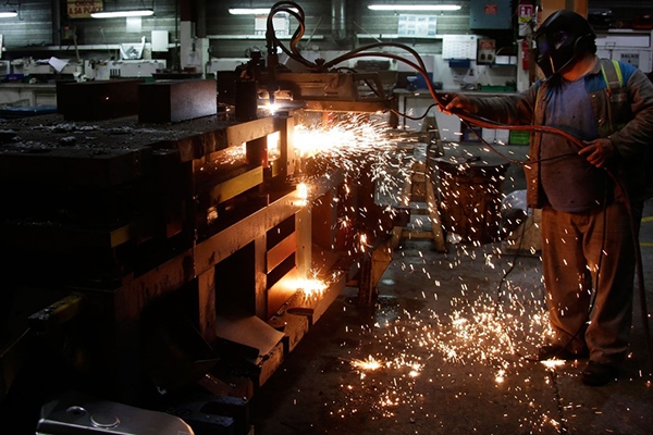 Funcionrios de empresa francesa ameaam explodir a fbrica