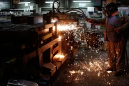 Funcionrios de empresa francesa ameaam explodir a fbrica