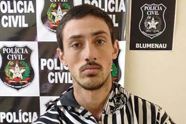 Pol�cia Civil prende jovem suspeito de roubo em Blumenau